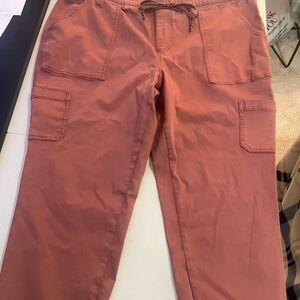 Women's Cropped Pants in Rust